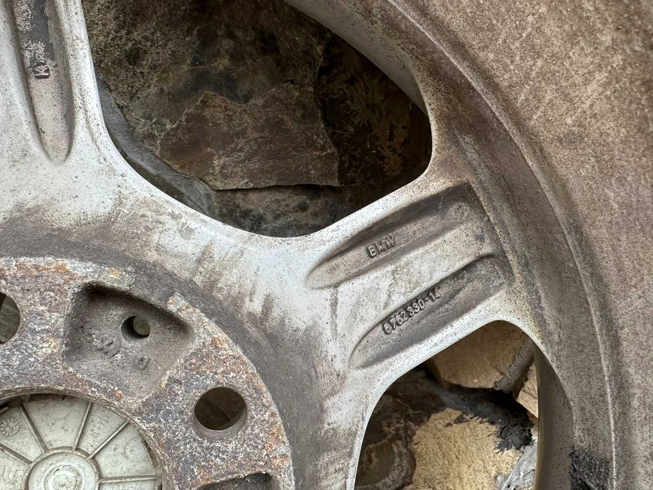 Оригінальні диски BMW Star spoke 57 (71/2JX17 ET:40) + зимові шини
