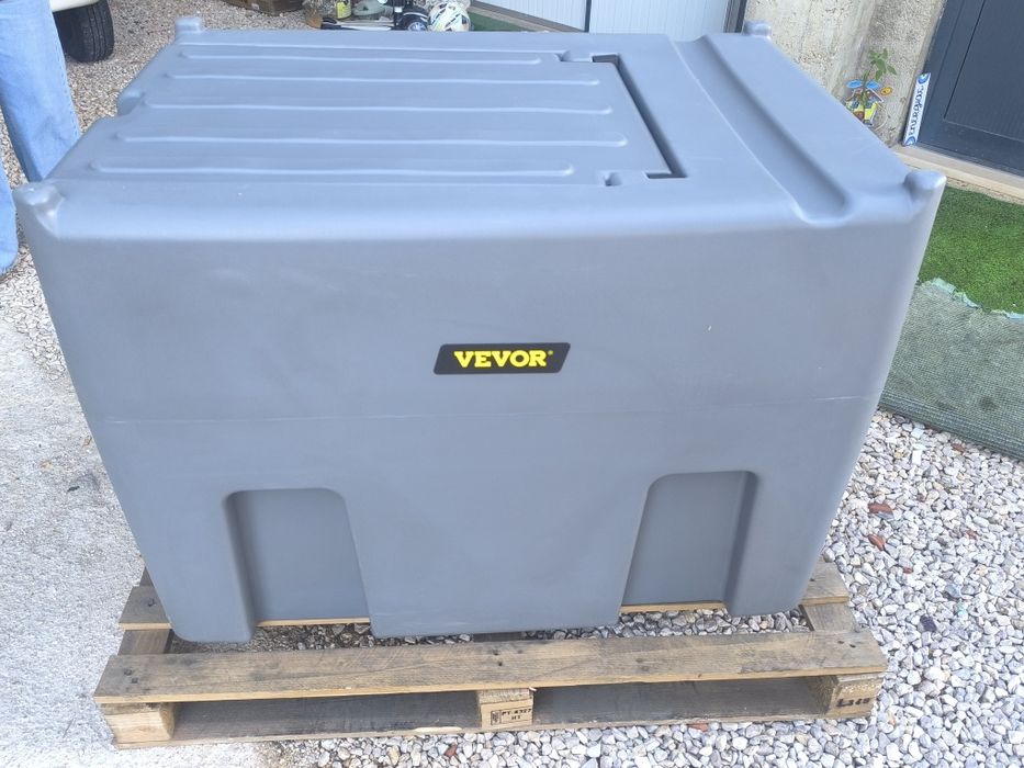 Tanque de combustível de mais de  400l com  bomba de 12v