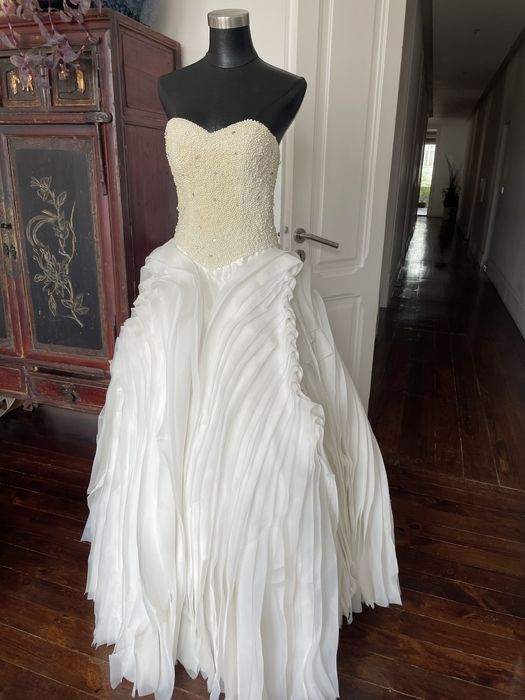 Vestido de noiva com corpete de perolas