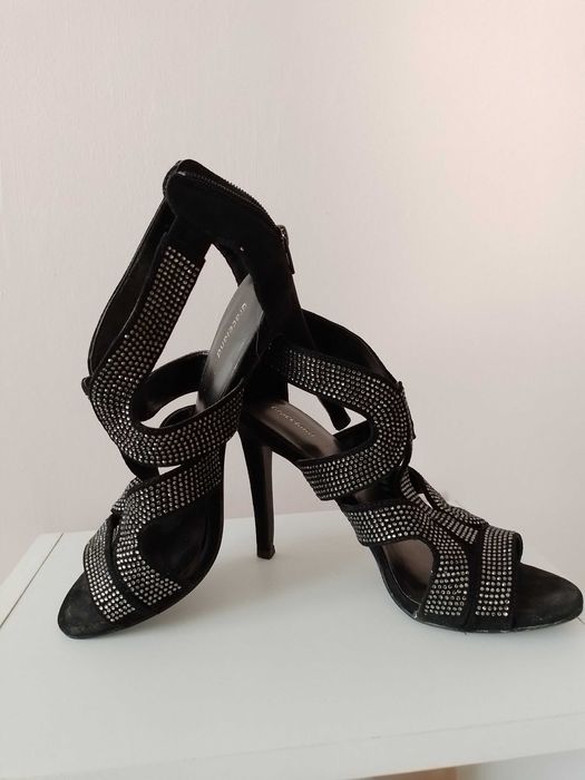 Czarne szpilki seksowne