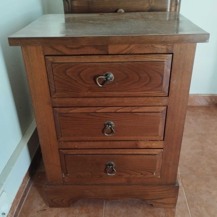 Moveis diversos - Mesas Cabeceira, Armário c/Estante, Escrivaninha, Cabide