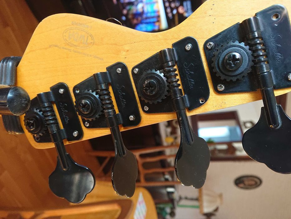 Gitara basowa fretless Vintage pickup Fender