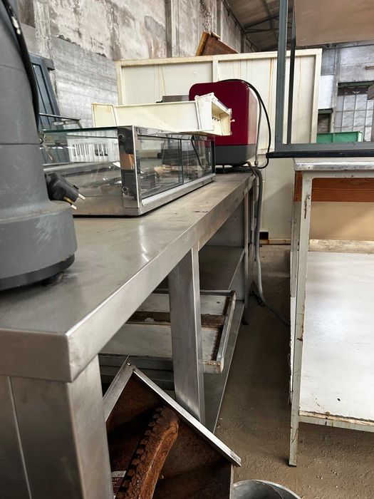 Equipamento para café/snack-bar - balcões inox, vitrines, máquinas