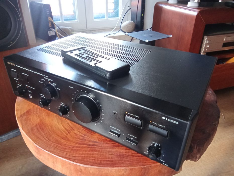 Amplificador Onkyo A-803 com comando