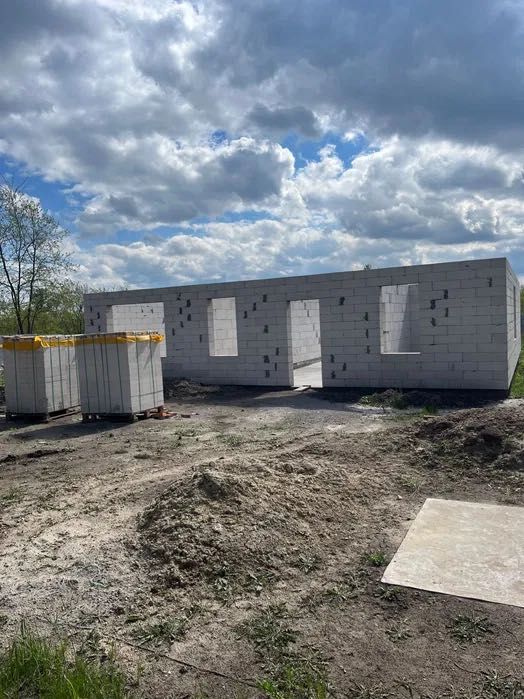 Продаж новобудови з землею біля лісу