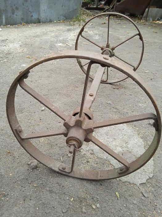 Колеса ковані, ось від возика тачанки