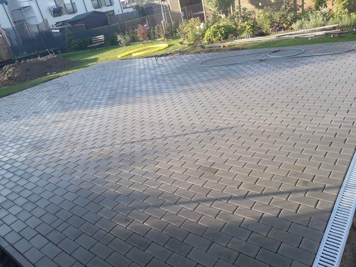 Układanie kostki brukowej