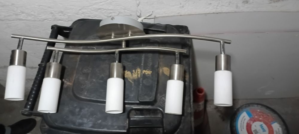 Lampa sufitowa regulowana