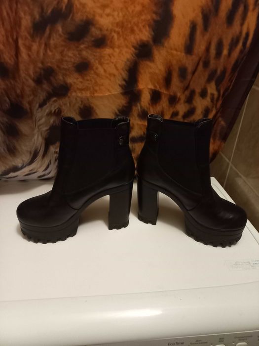 Крутые ботильены 37р. 24см.