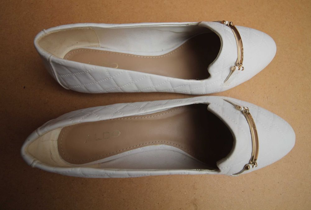sapatos /  mocassins acolchoados  da ALDO Nº 37.5 como novos