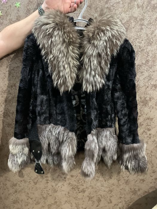 Шубка жіноча. Норка стрижена з песцем.