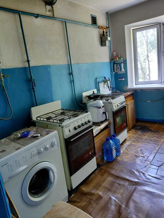Здається кімната на Севастопольській площі