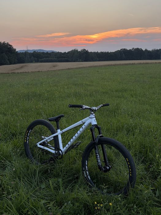 Commencal absolut pure white