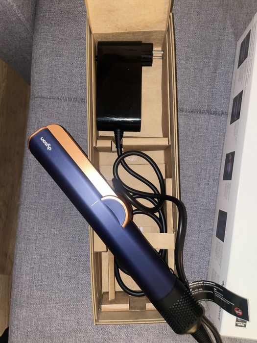 Dyson Airstrait