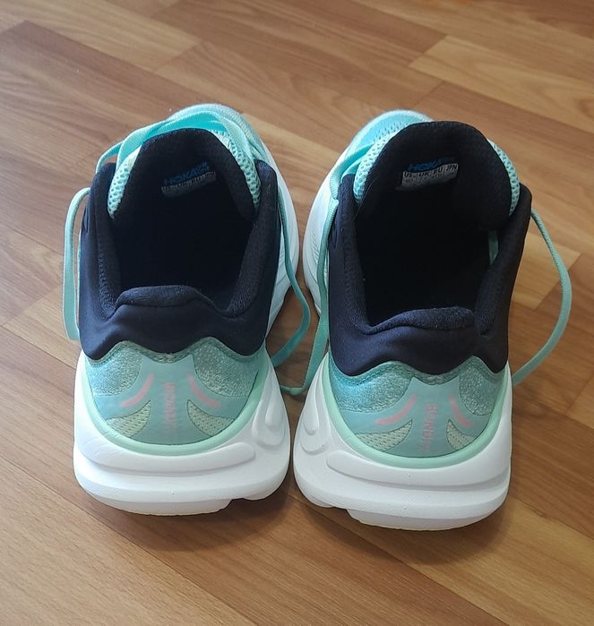 Кросівки Hoka Bondi 9