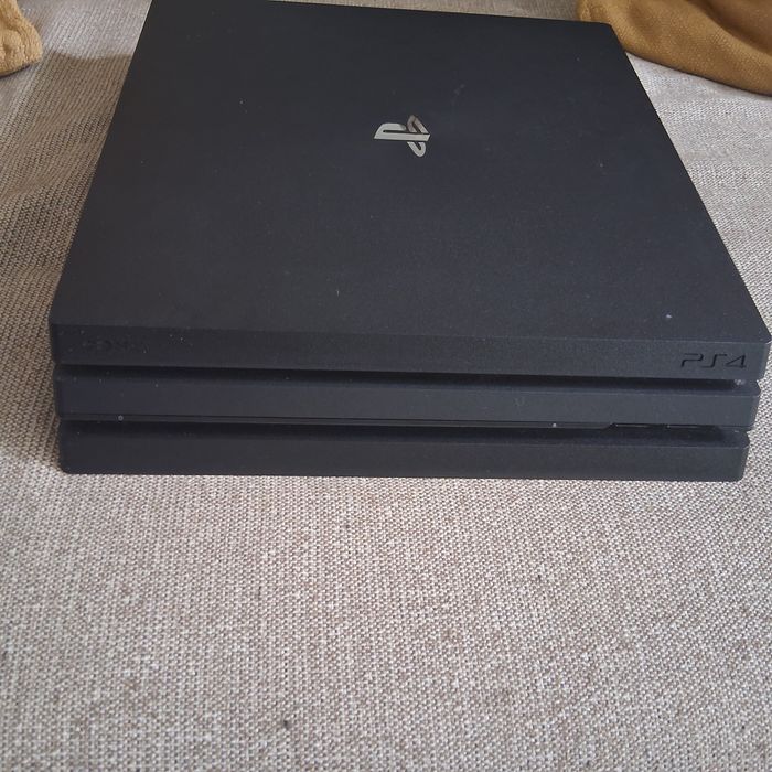Ps4 pro 1tb com 1 comando