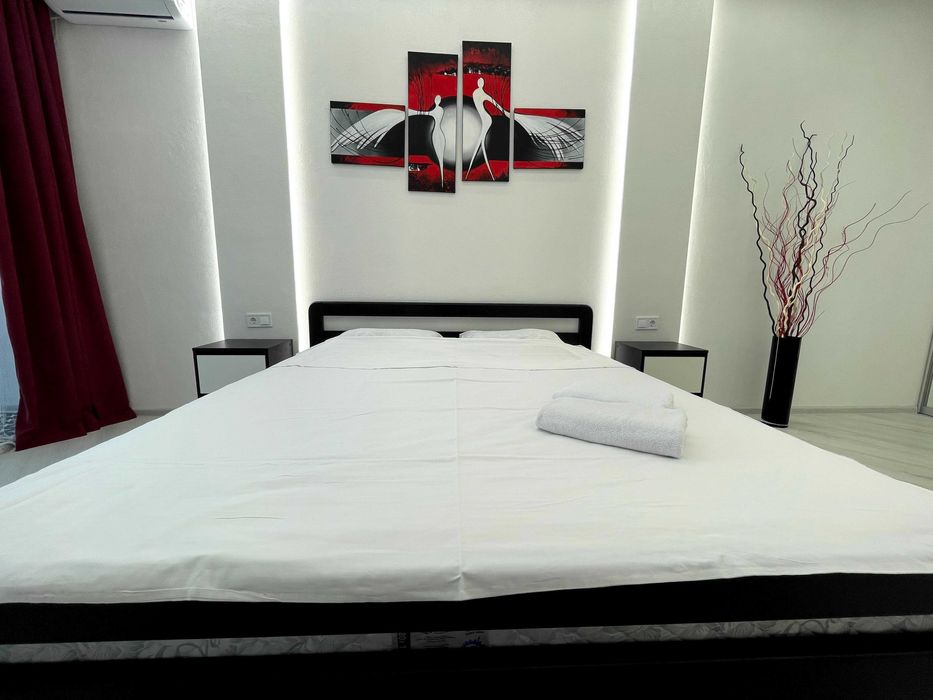 Посуточно квартира в Аркадии, Одесса. King-size кровать. Паркинг