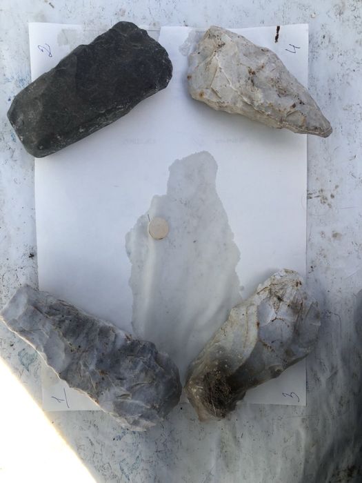 Камʼяні топори древні