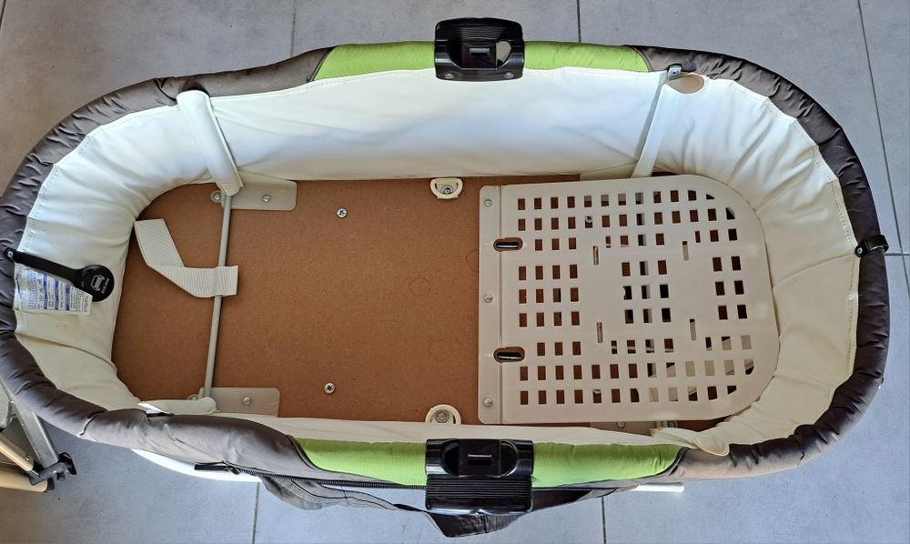 Berçário de bebé em ferro + carrinho de bebé (conjunto)