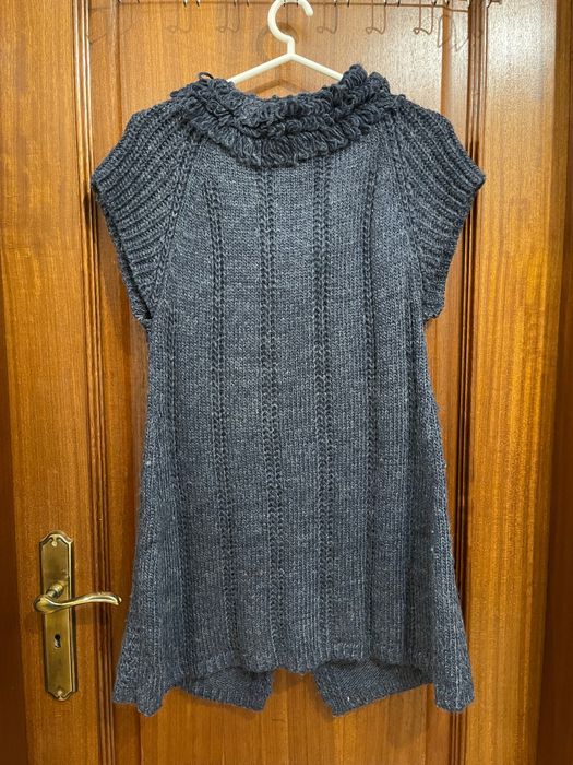 Vestido de malha azul escura de manga curta