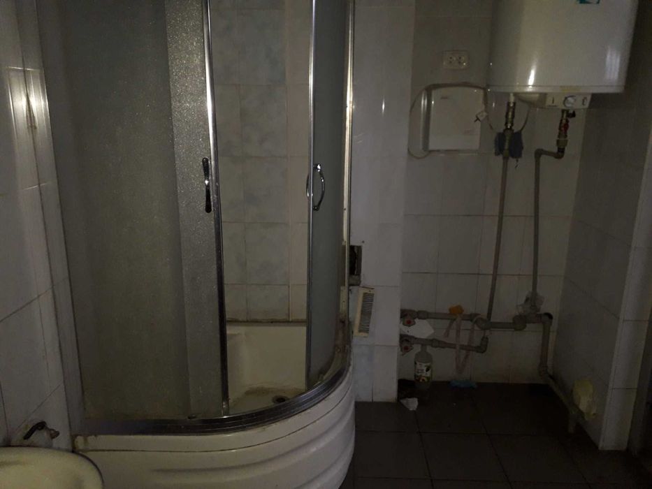 Продам приміщення автосалону