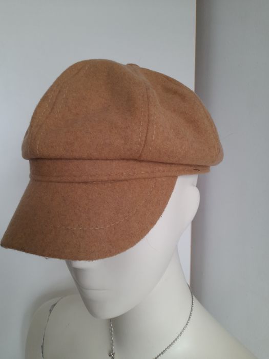 Nowy beret z daszkiem Stradivarius