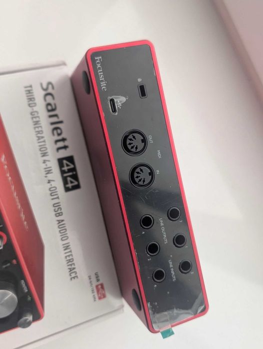 USB аудиоинтерфейс Focusrite Scarlett 4i4 3rd Gen