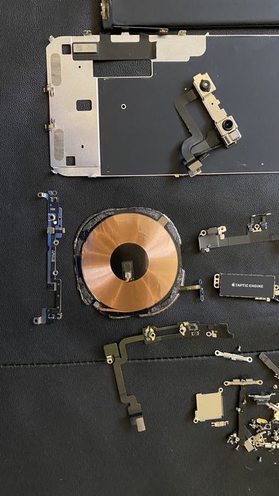 Iphone xr запчастини та акб.