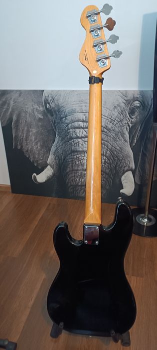 Gitara basowa Vintage reissued v4 bass