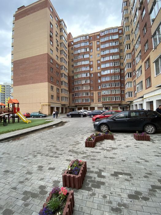 Квартира подобово:Сучасна квартра біля центру .