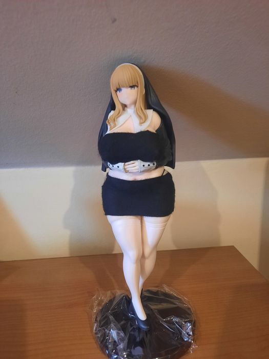 sprzedam figurkę anime zakonnica