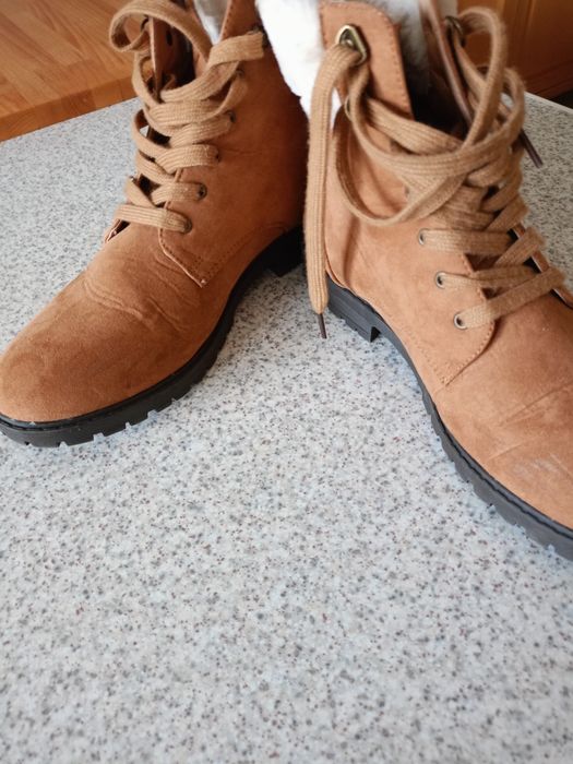 Ładne brązowe buty