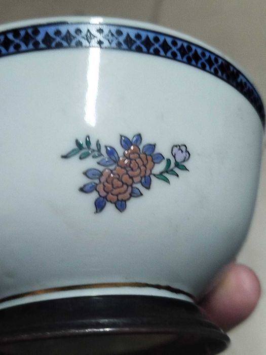 Taça muito antiga em louça