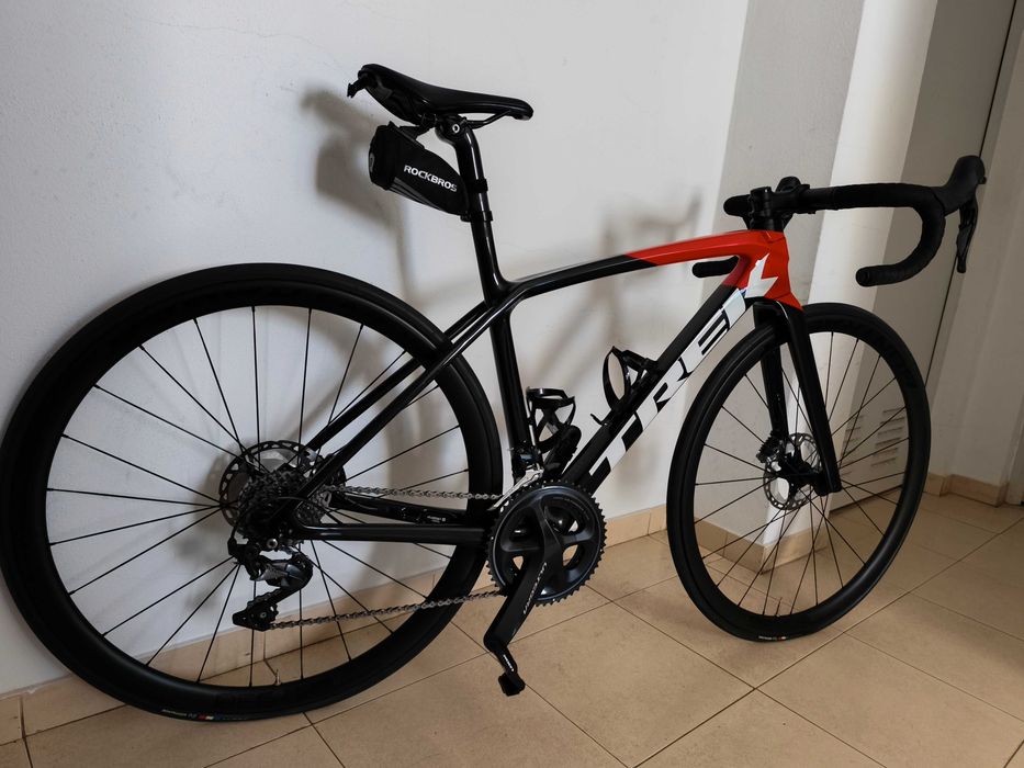 Bicicleta Trek Emonda SL 6 PRO Disc n° 50 como nova , com pedais look keo em carbono e kit de lanternas da bontrager