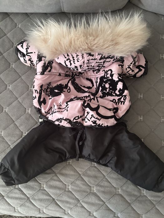 Продам комбез для собачки невеликоі породи.