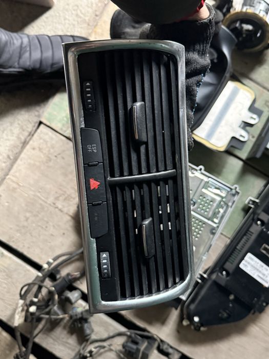 Элементы салона Ауди Q7 (руль,дефлекторы,приборка,климат)