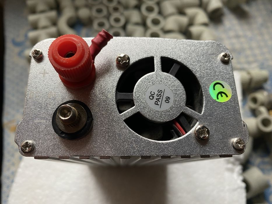 Автомобільний інвертор