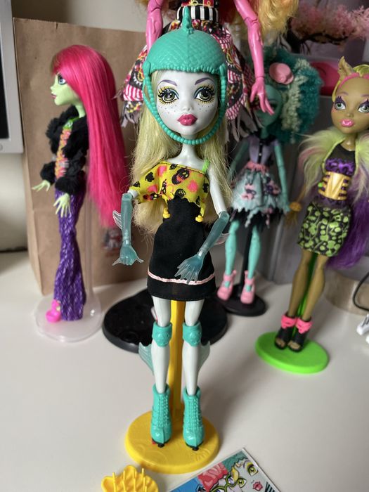 Лагуна на роликах лялька