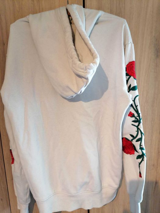 Męska biała bluza z różami