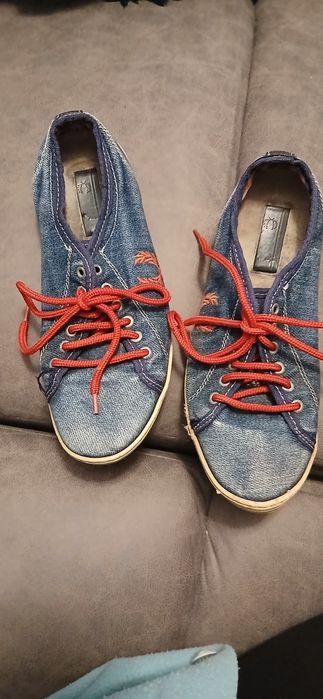 Sapatos com atacadores