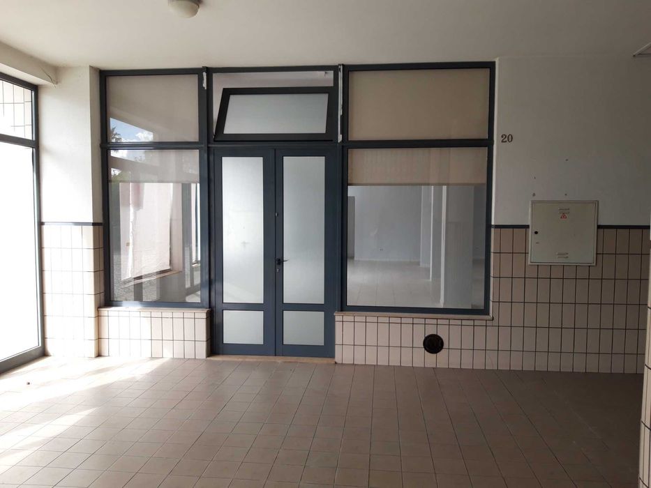 Arrenda-se Espaço Comercial em Fiães