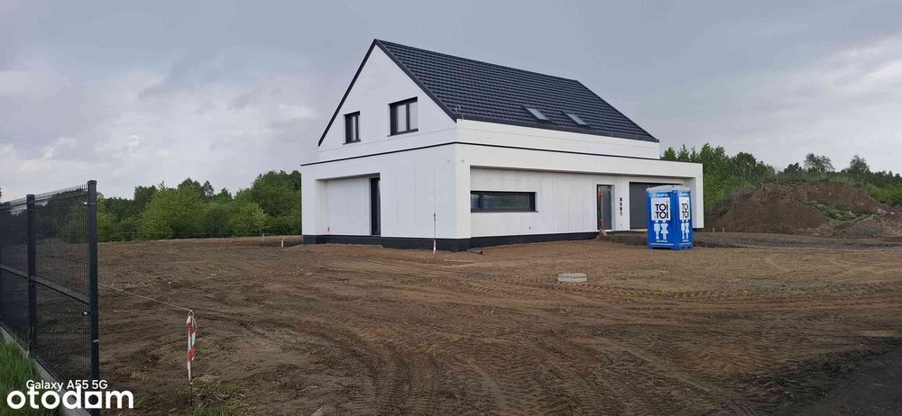 Dom wolnostojący z klimatyzacją i garażem