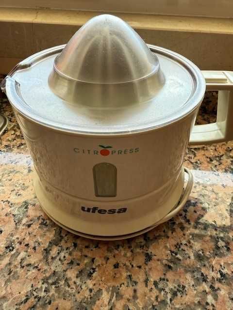 Exprimidor de laranjas UFESA Citropress