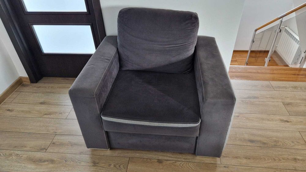 Narożnik+ fotel+ pufa w bardzo dobrym stanie (260x260cm)