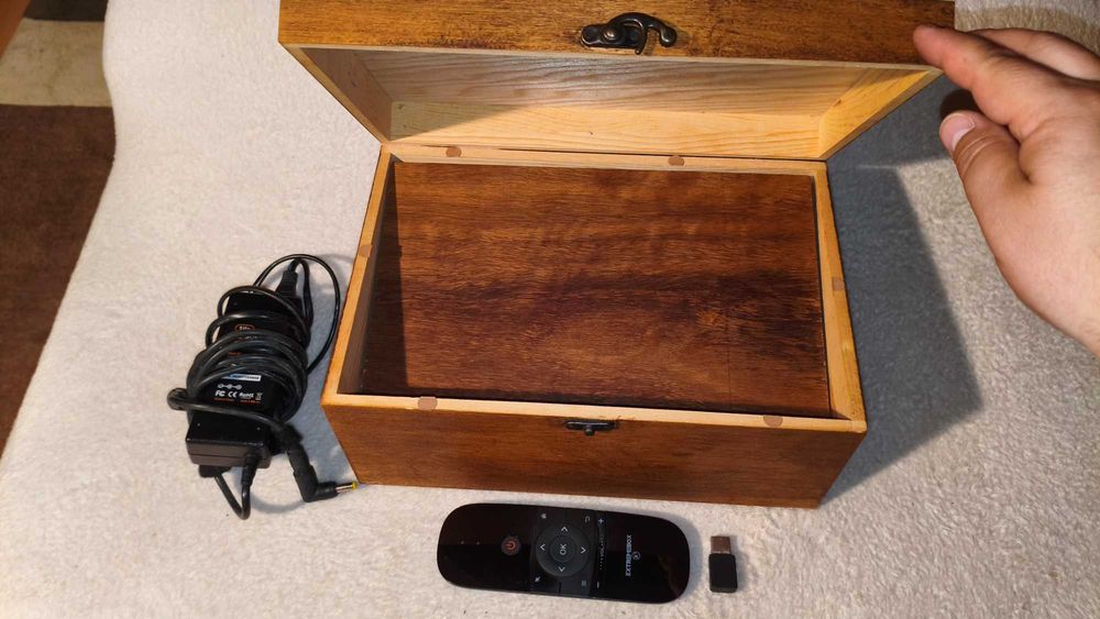 PC HTPC invisível c/ Windows 11 c/Comando apontador Teclado e Wifi // Custom Hidden Home Theater Personal Computer