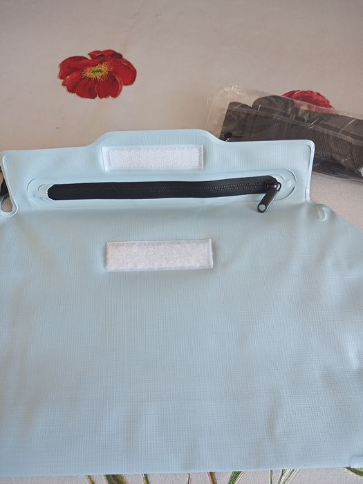 Nerka etui wodoodporna.