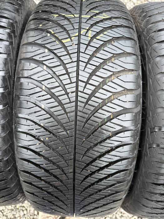 Opony  215/55/17 94 v Goodyear vector 4 seasons
