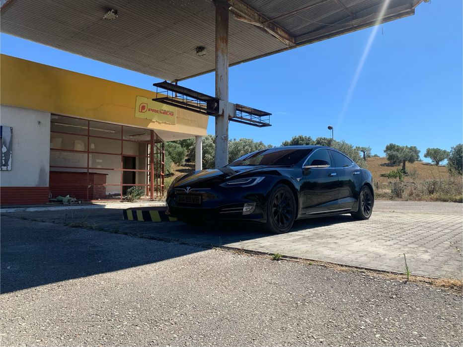 Tesla Model S 75