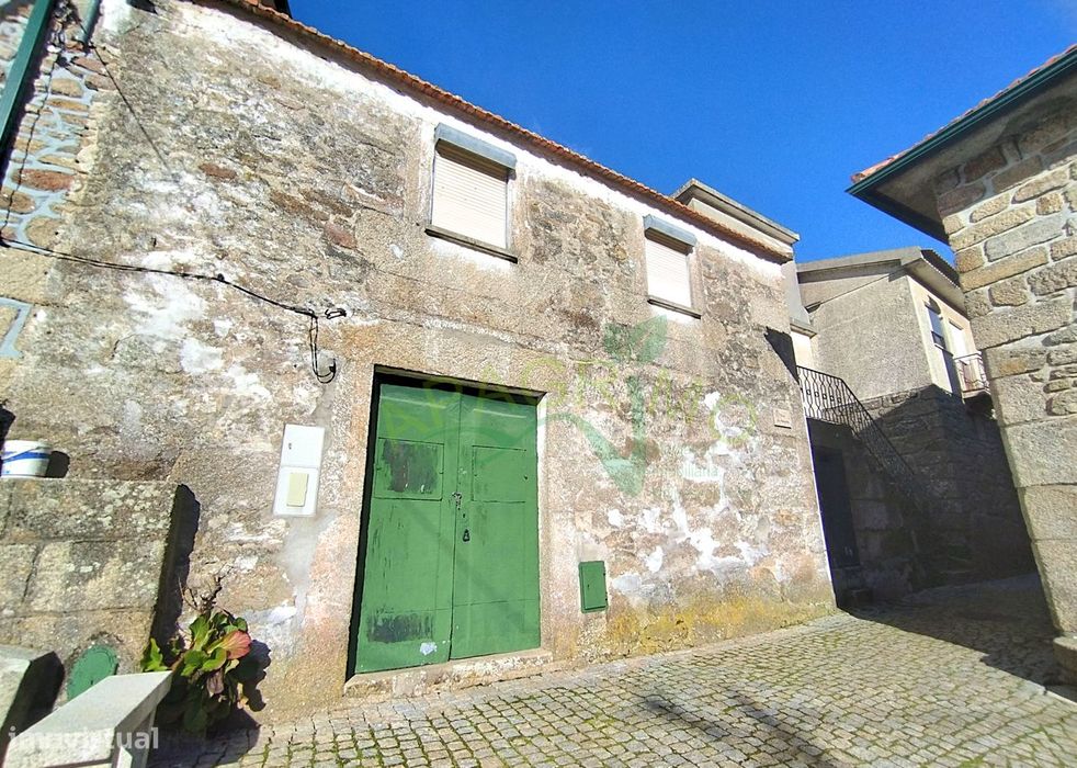 Moradia para restauro em Penela da Beira