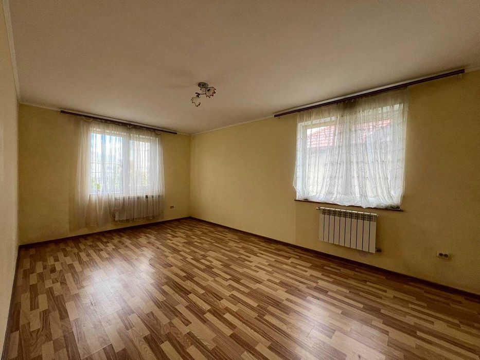Продається затишний будинок у Крихівцях